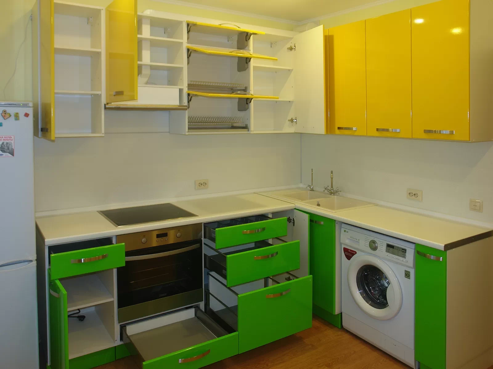 кухня жёлто зелёная 3