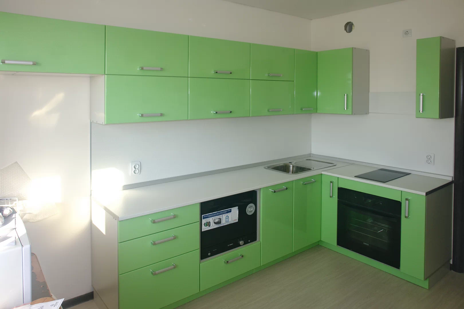 кухня зелёный металлик 1