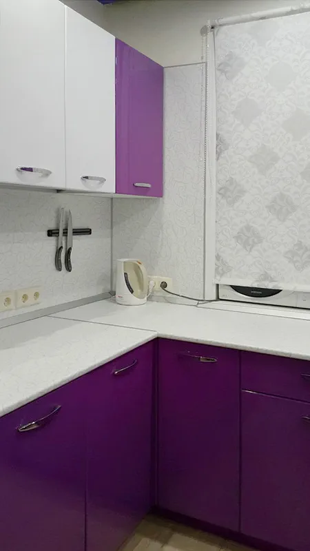 кухня фиолетовый и белый 2